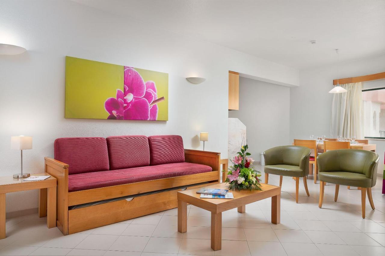 Grand Muthu Forte Da Oura Albufeira Exterior photo A living room in a hotel suite