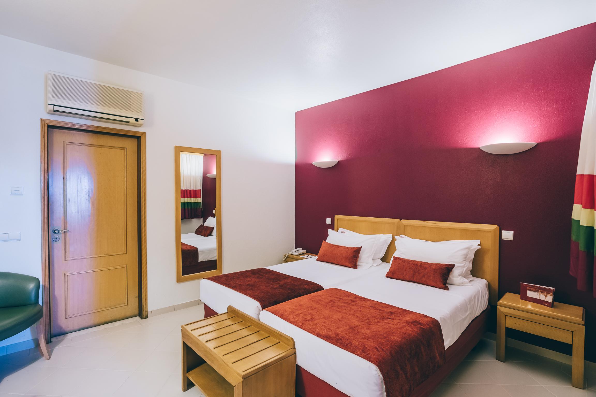 Grand Muthu Forte Da Oura Albufeira Exterior photo A room at the hotel