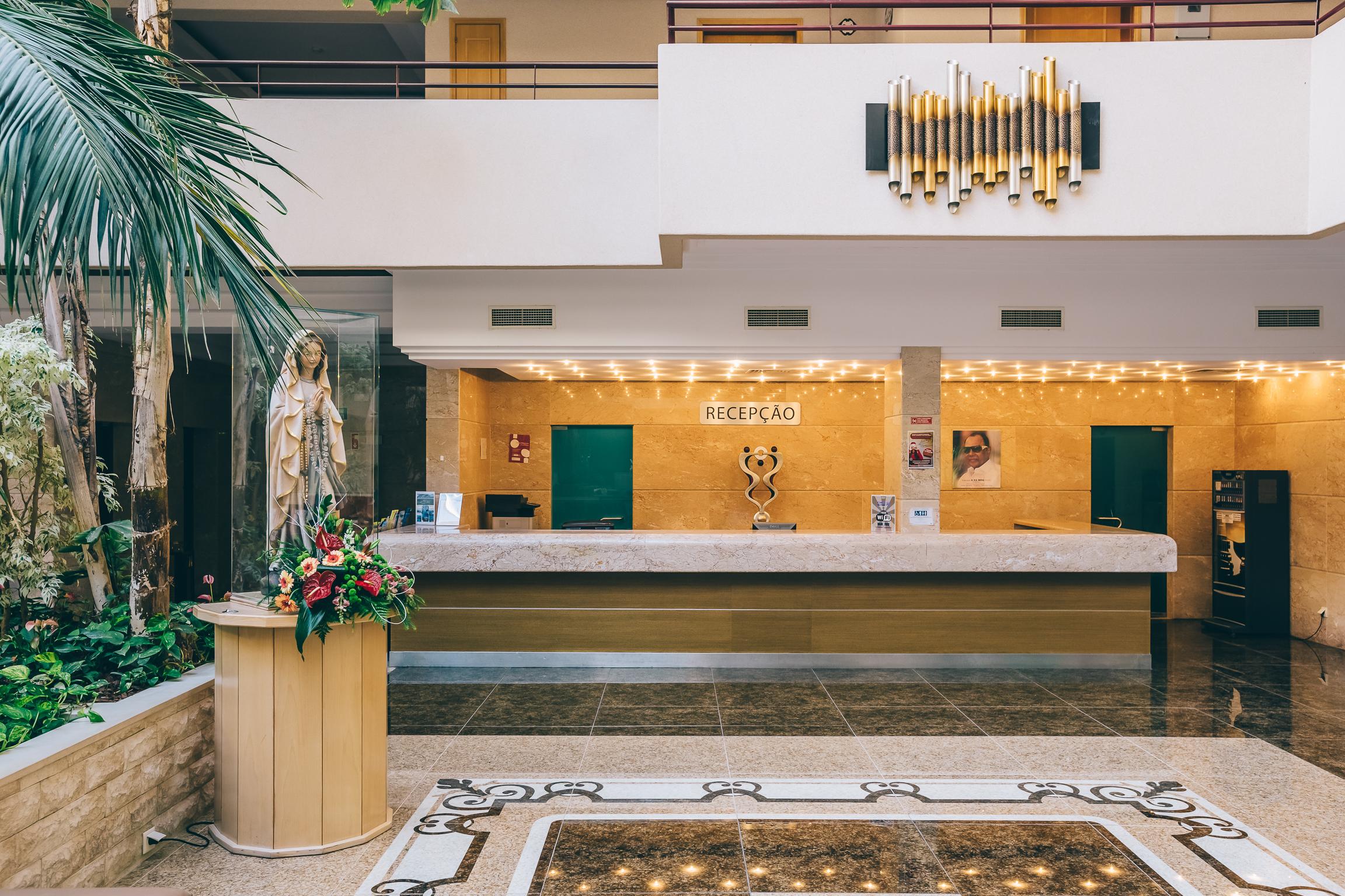 Grand Muthu Forte Da Oura Albufeira Exterior photo Reception desk at a hotel