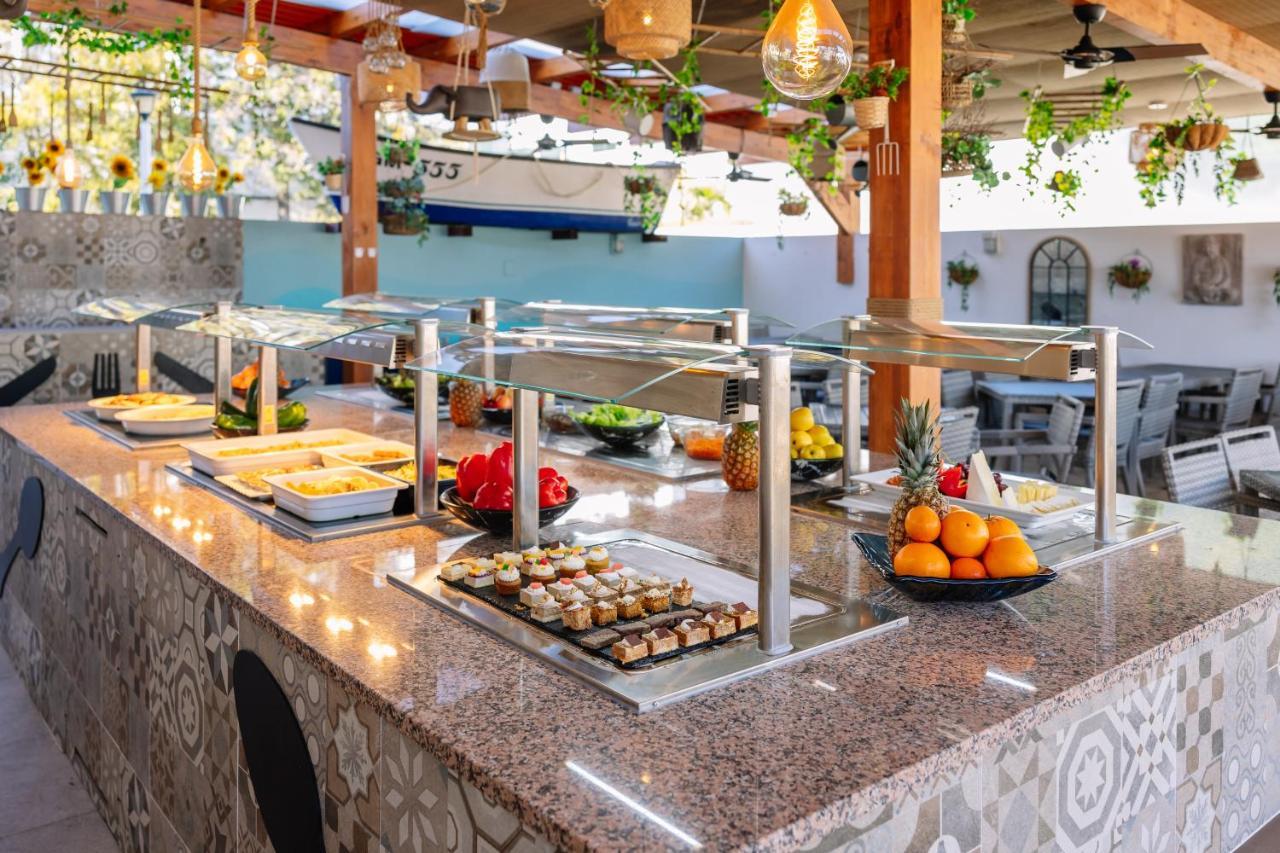 Grand Muthu Forte Da Oura Albufeira Exterior photo A buffet at a hotel